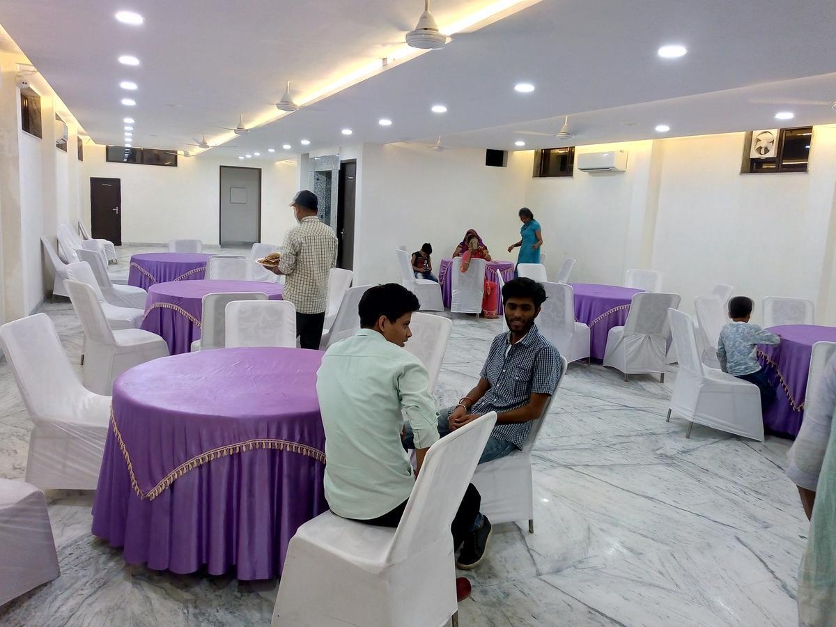 Hotel Sar Kamla Dham Skd Vrindavan Fully Vaccinated Staff Екстер'єр фото