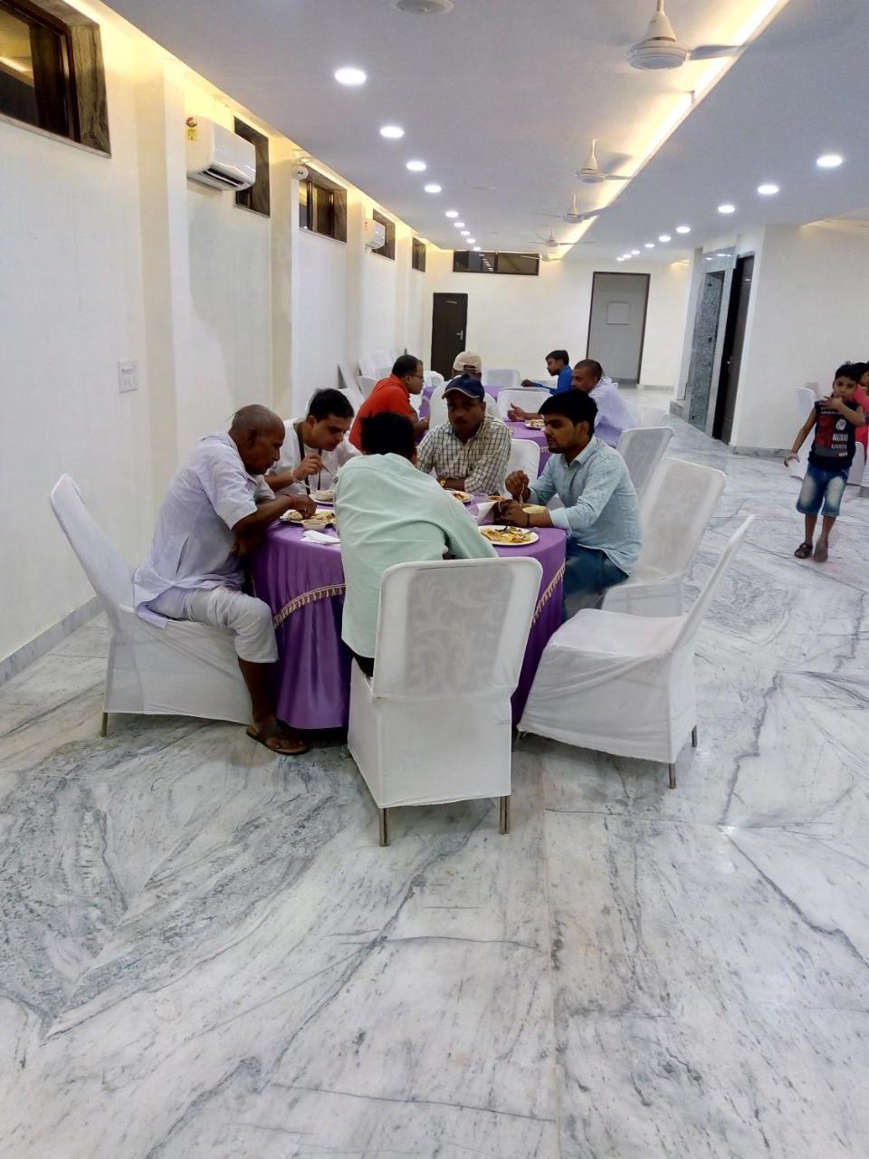 Hotel Sar Kamla Dham Skd Vrindavan Fully Vaccinated Staff Екстер'єр фото
