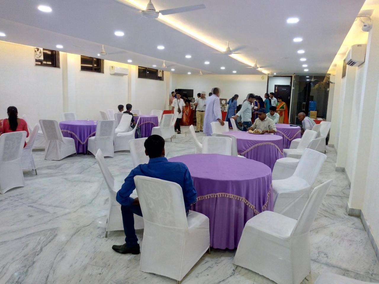 Hotel Sar Kamla Dham Skd Vrindavan Fully Vaccinated Staff Екстер'єр фото