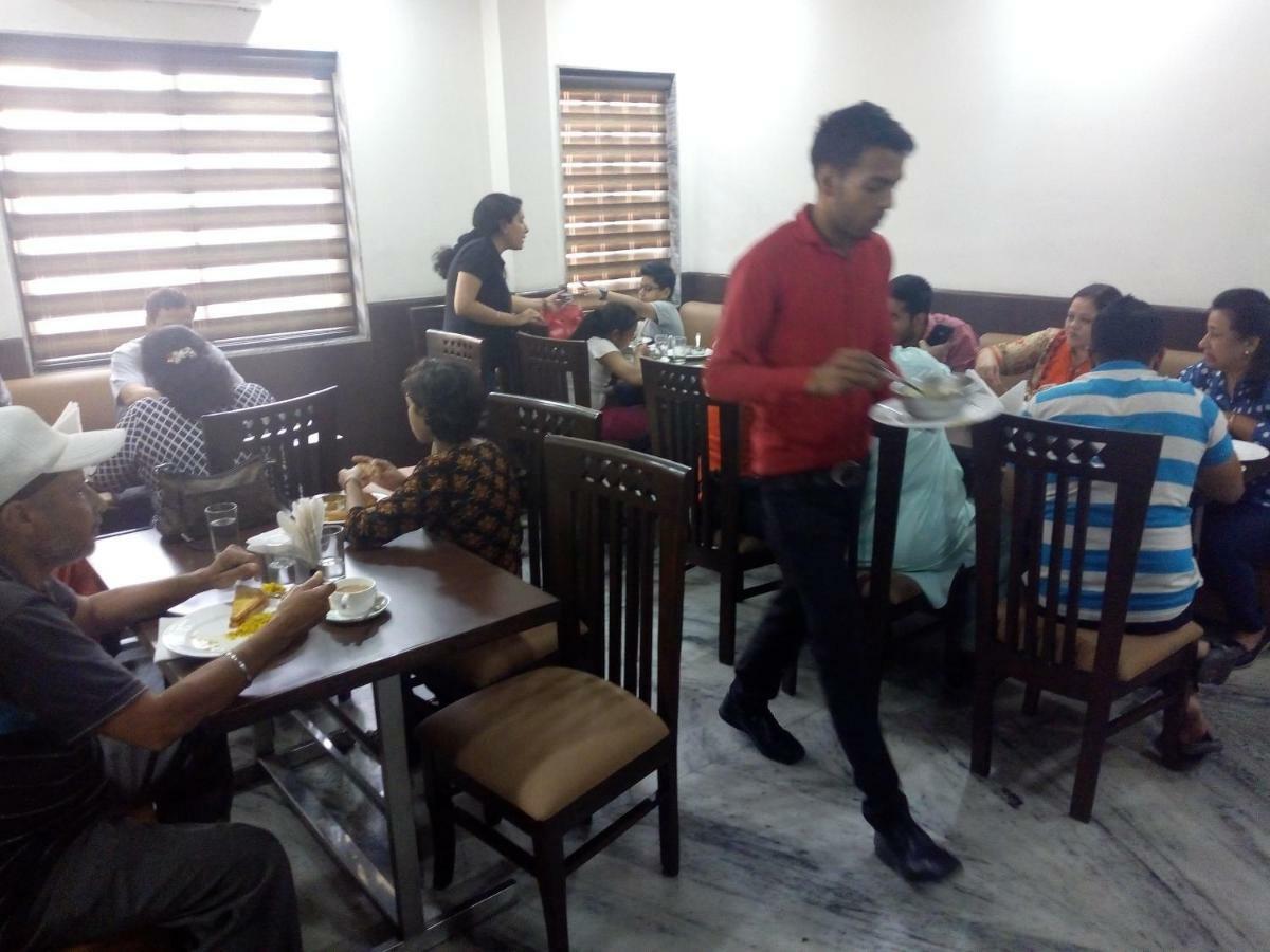 Hotel Sar Kamla Dham Skd Vrindavan Fully Vaccinated Staff Екстер'єр фото